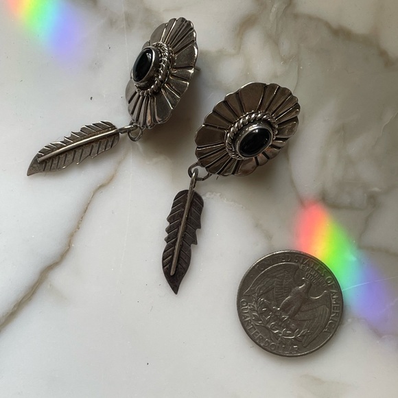 Sterling silver native dangly feather onyx earrings - Picture 1 of 4